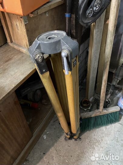 Штатив геодезический