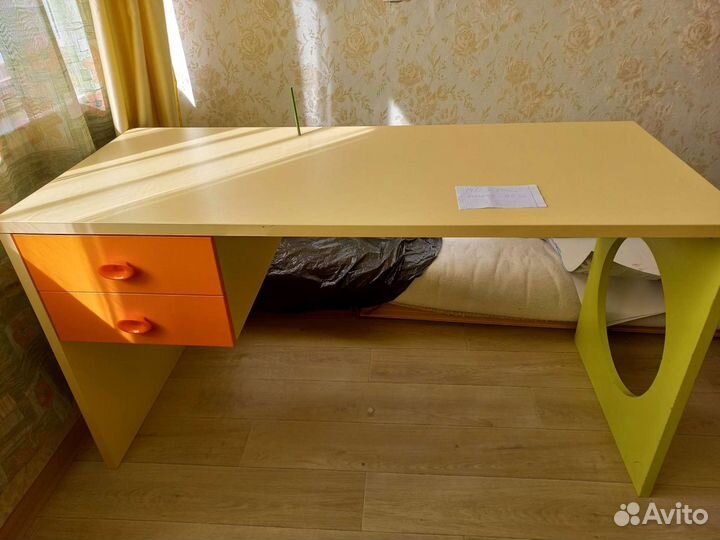 Школьный Стол и навесной шкаф