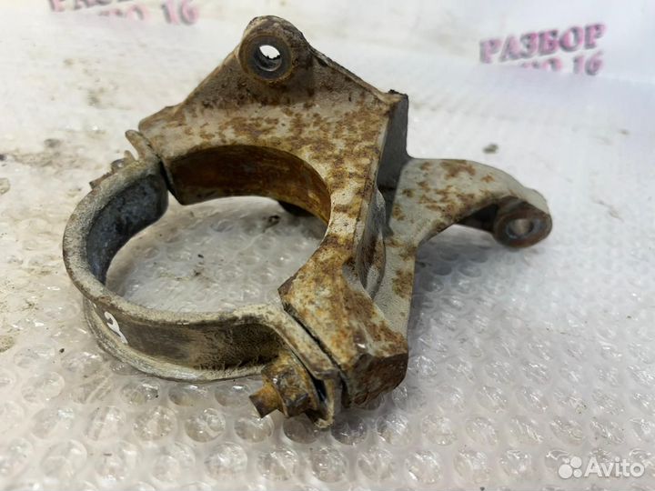 Кронштейн привода правый Ford Focus 3