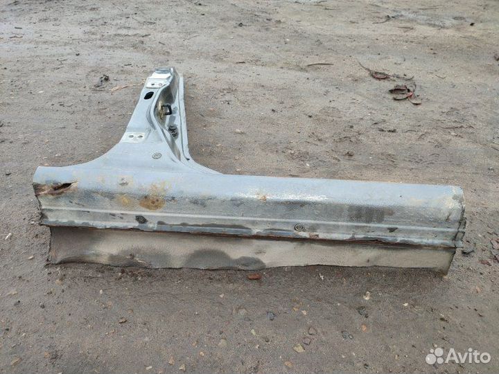 Стойка кузова центральная правая Nissan Almera N16