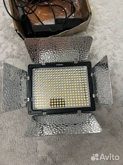 Видеосвет yongnuo yn 300 iii