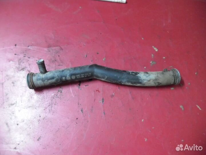 Патрубок системы охлаждения Volkswagen Golf VI