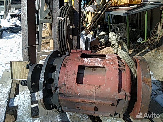 Электродвигатель лифтовой.шкив канатоведущий