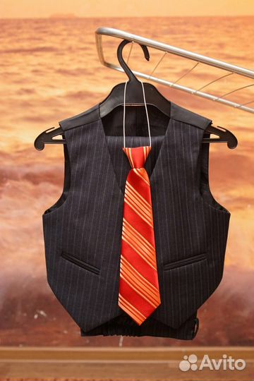 Костюм-тройка на 3-4 года