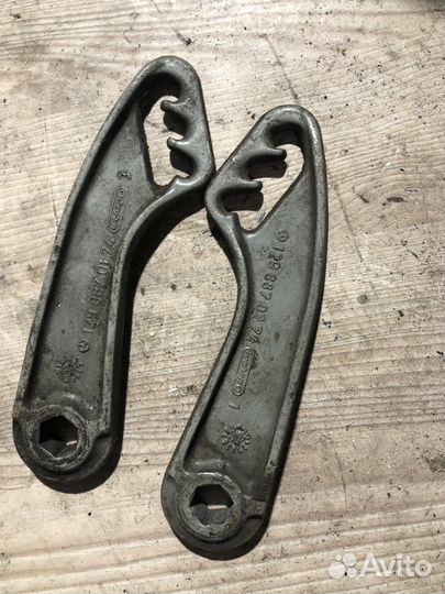 Кронштейн пружины петли капота Мерседес w140