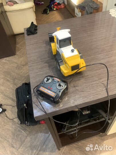 Экскаватор детский на пульте