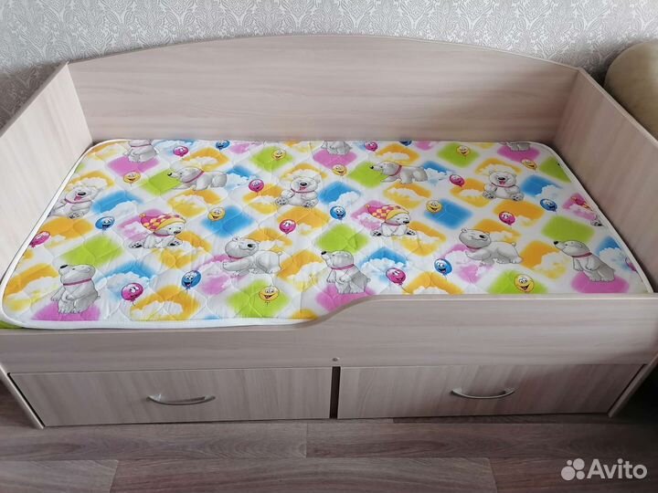 Детская кровать от 3 лет с бортиками и матрасом