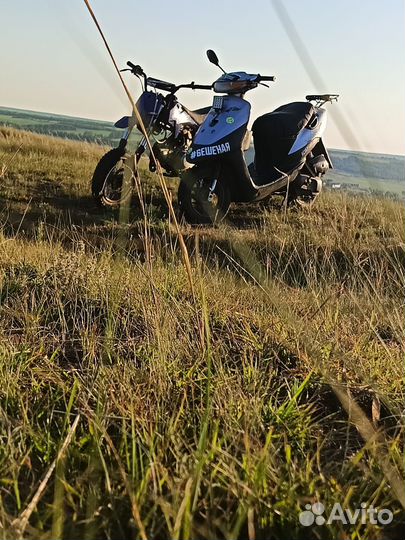 Скутер Suzuki lets²