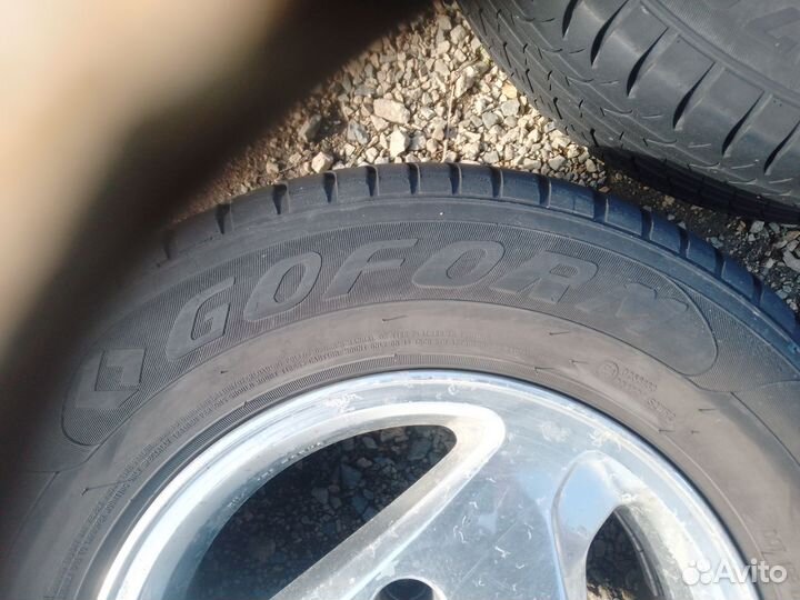 Comforser CF1100 15.00/15.5 R15 и 215/70 R15 200B
