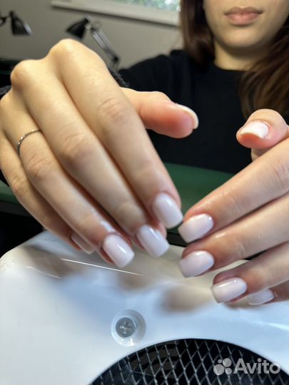 Модель на маникюр