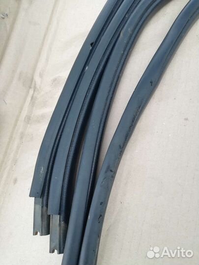 Уплотнители дверей Mitsubishi Lancer 9