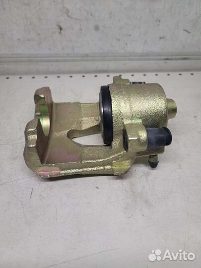 Суппорт передний правый VW Golf4