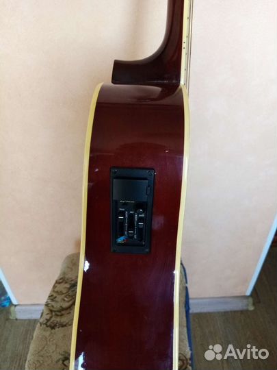 Электро-акустическая гитара