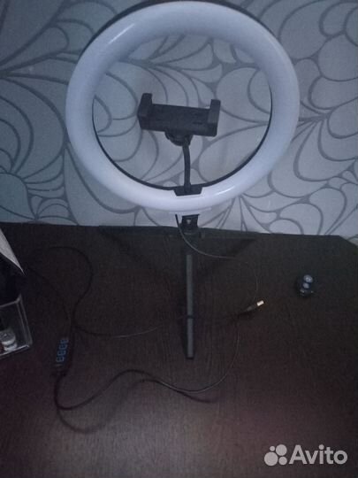 Кольцевая лампа со штативом