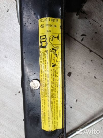 Домкрат Volkswagen Passat B6 / B7 / CC