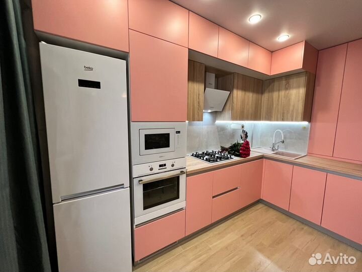 Кухня на заказ с доводчиками в Новосибирске