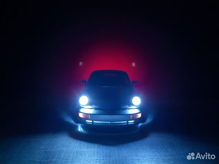 Модель Porsche 911 (964) Carrera RS (масштаб 1:24)