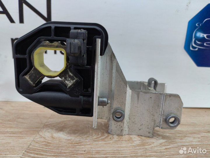 Кронштейн радиатора правый Bmw 3 F30 N20B20 2013