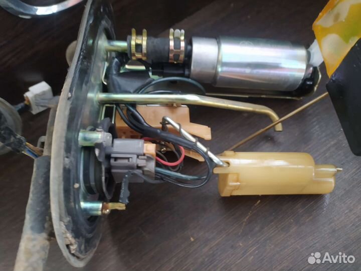 Топливный насос в сборе Тойота Camry VZV33