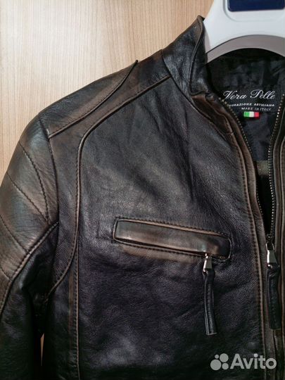 Кожаная куртка 46 Италия