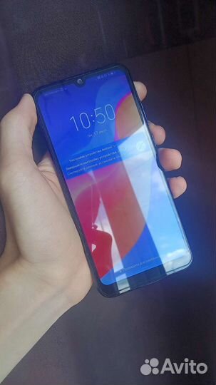 Отличный Honor 8A 2/32