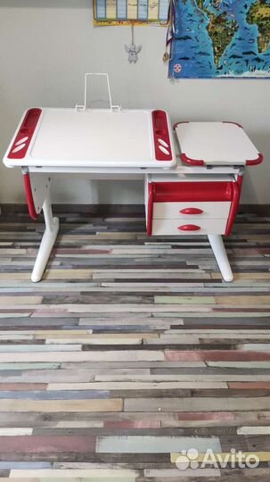 Детский письменный стол и стул
