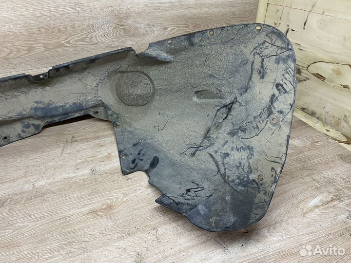 Подкрылок передний правый Skoda Superb 1 1704548