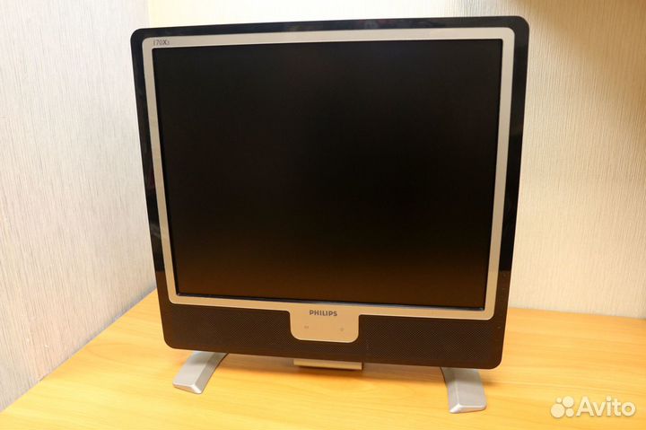 ЖК монитор Philips 17