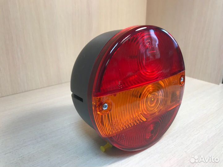 Фонарь задний на прицеп MD-016 P правый