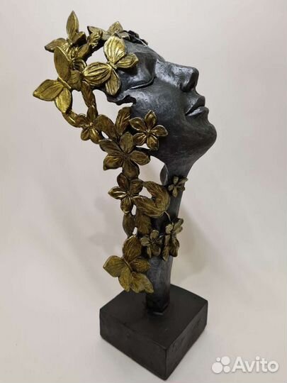 Статуэтка Она