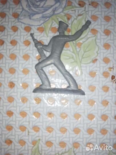 Солдатики оловянные