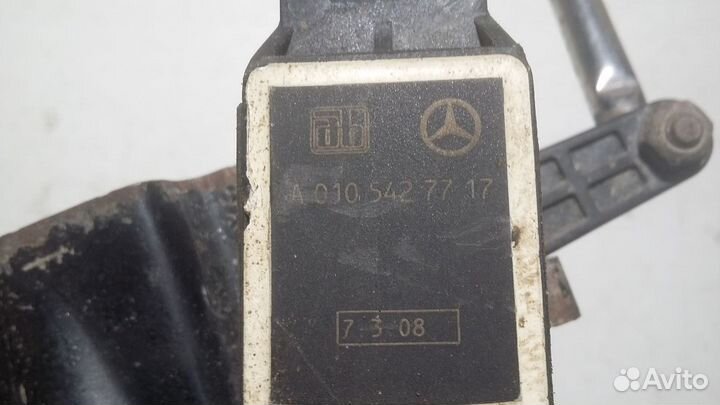 Датчик высоты дорожного просвета 0105427717 Merced