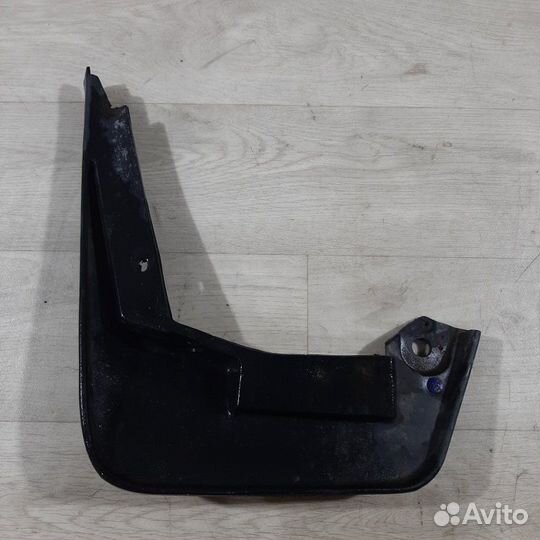 Брызговик передний LADA Largus 2013