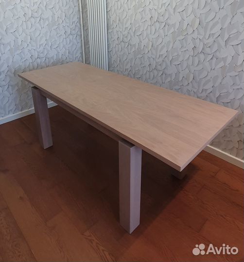 Дизайнерский обеденный стол для большой семьи