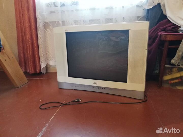 Телевизор бу JVC