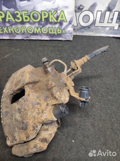 Передний суппорт Audi 100 C4