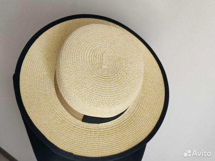 Соломенная шляпа канотье
