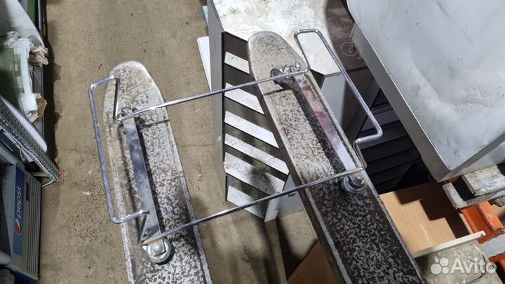 Тележка с колесами под корзины хром