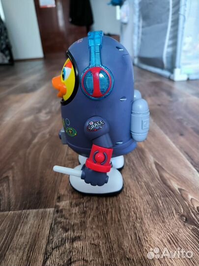 Интерактивная игрушка Утка космонавт робот
