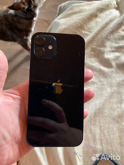 Телефон iPhone 12