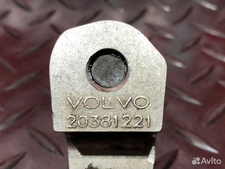 Гайка распределительной шестерни