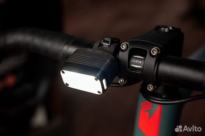 Передний фонарь Knog Blinder Road 600. Новые