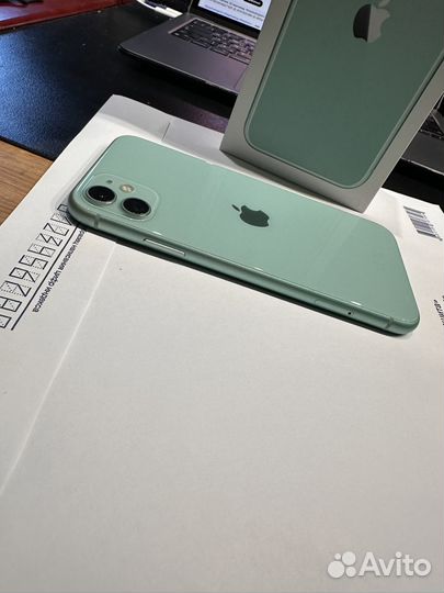 Телефон iPhone 11