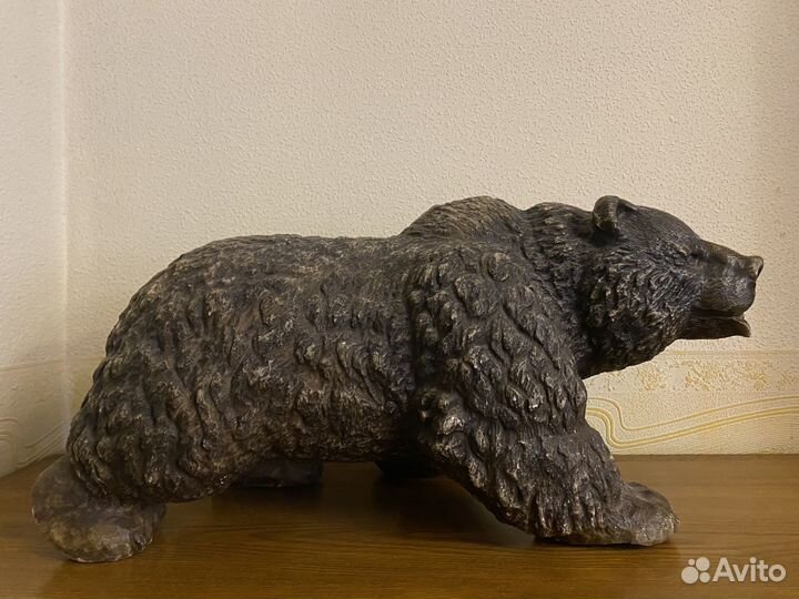 Скульптура медведя из камня