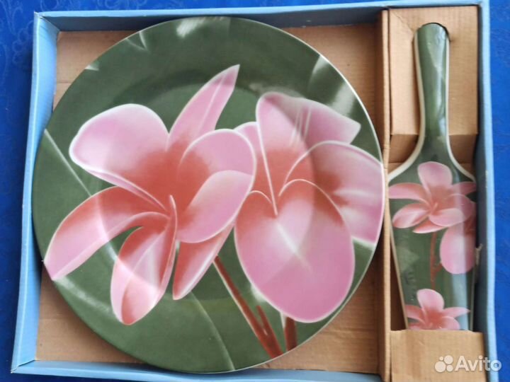 Тортница с лопаткой