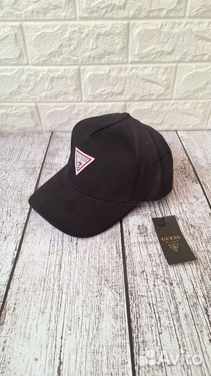 Кепка guess