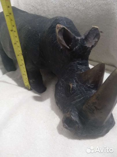 Статуэтка носорога из Африки