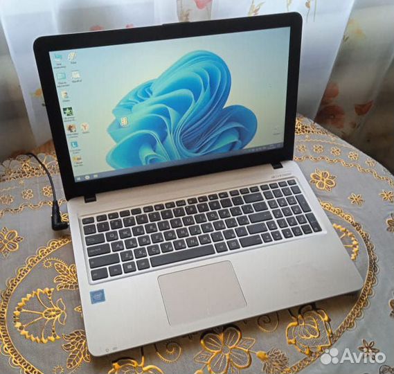 Ноутбук asus(4ядра)для работы и игр