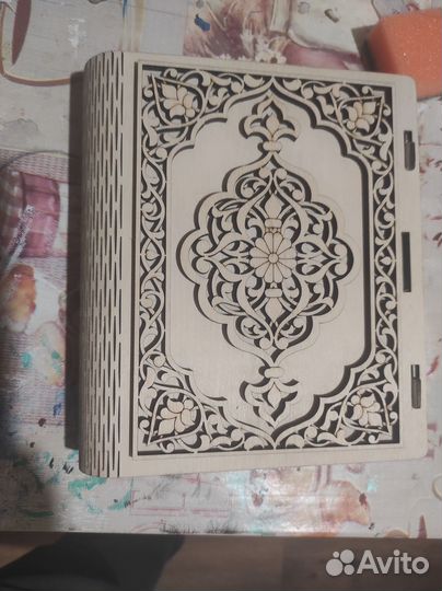 Деревянная шкатулка