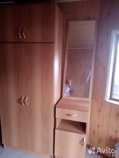 Шкаф в прихожую с тумбой и зеркалом